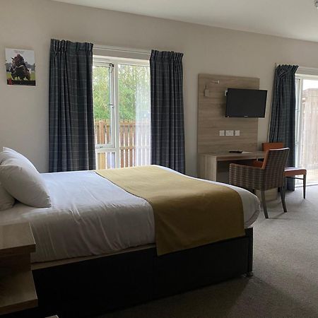 The Lodge At Perth Racecourse Экстерьер фото