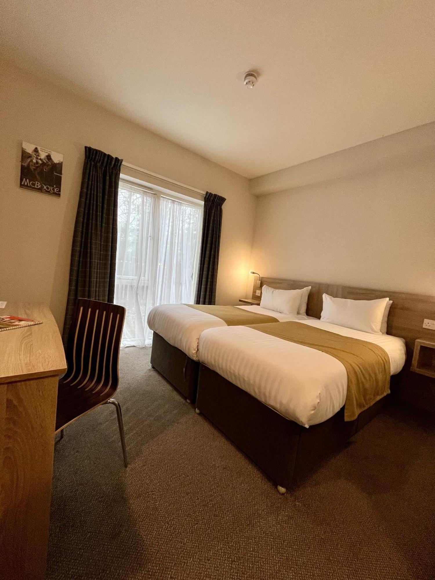 The Lodge At Perth Racecourse Экстерьер фото