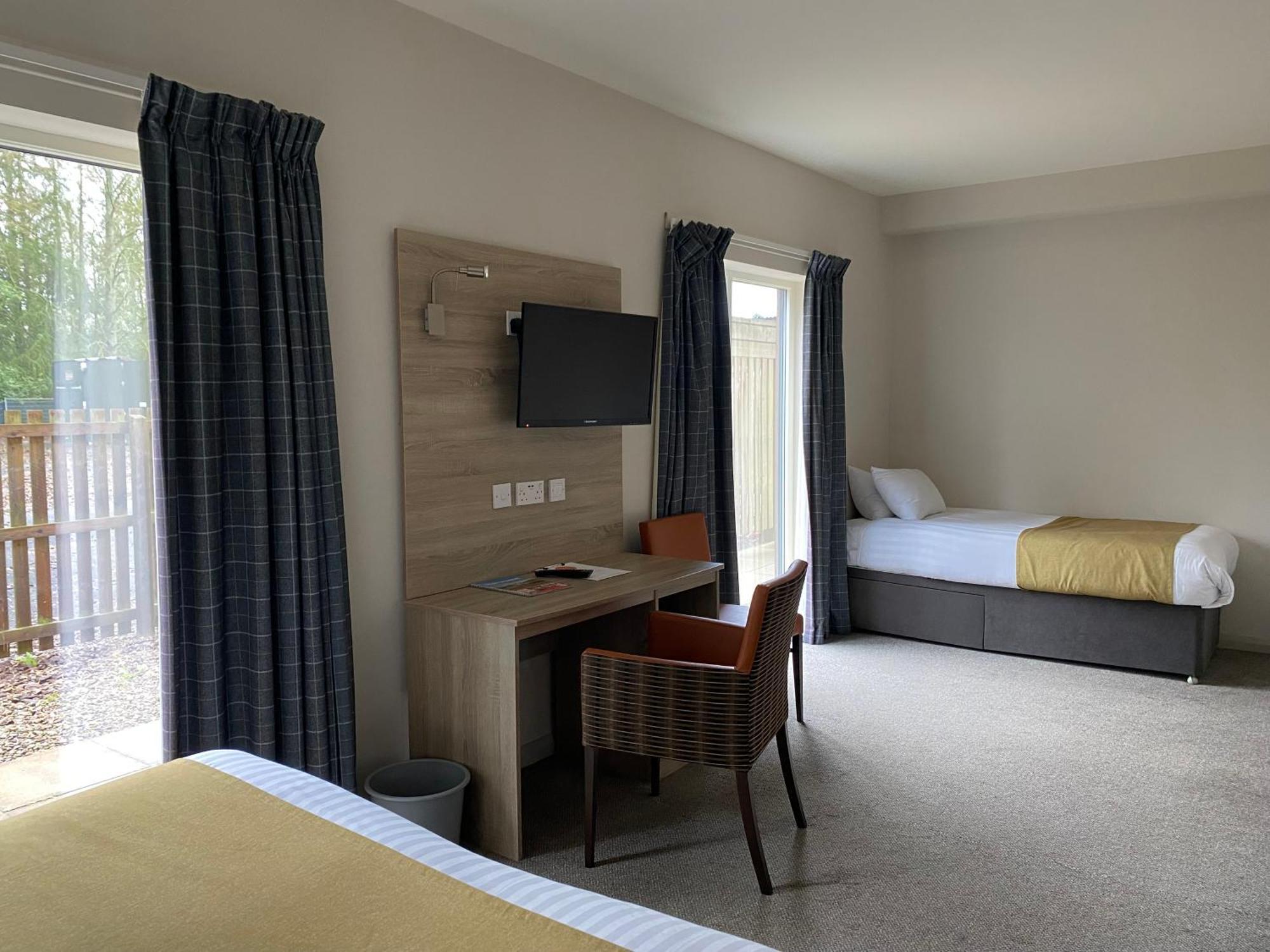 The Lodge At Perth Racecourse Экстерьер фото