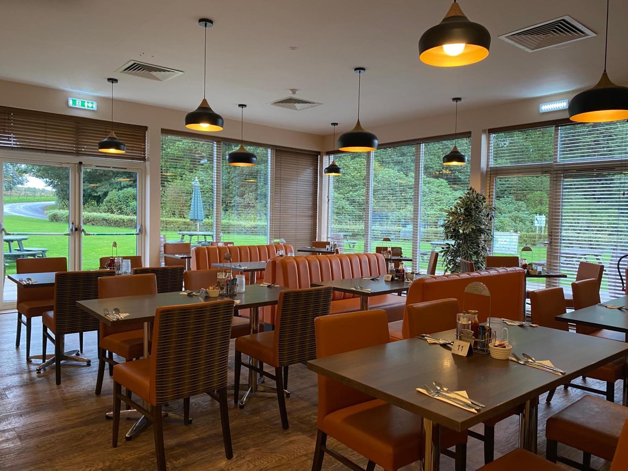 The Lodge At Perth Racecourse Экстерьер фото