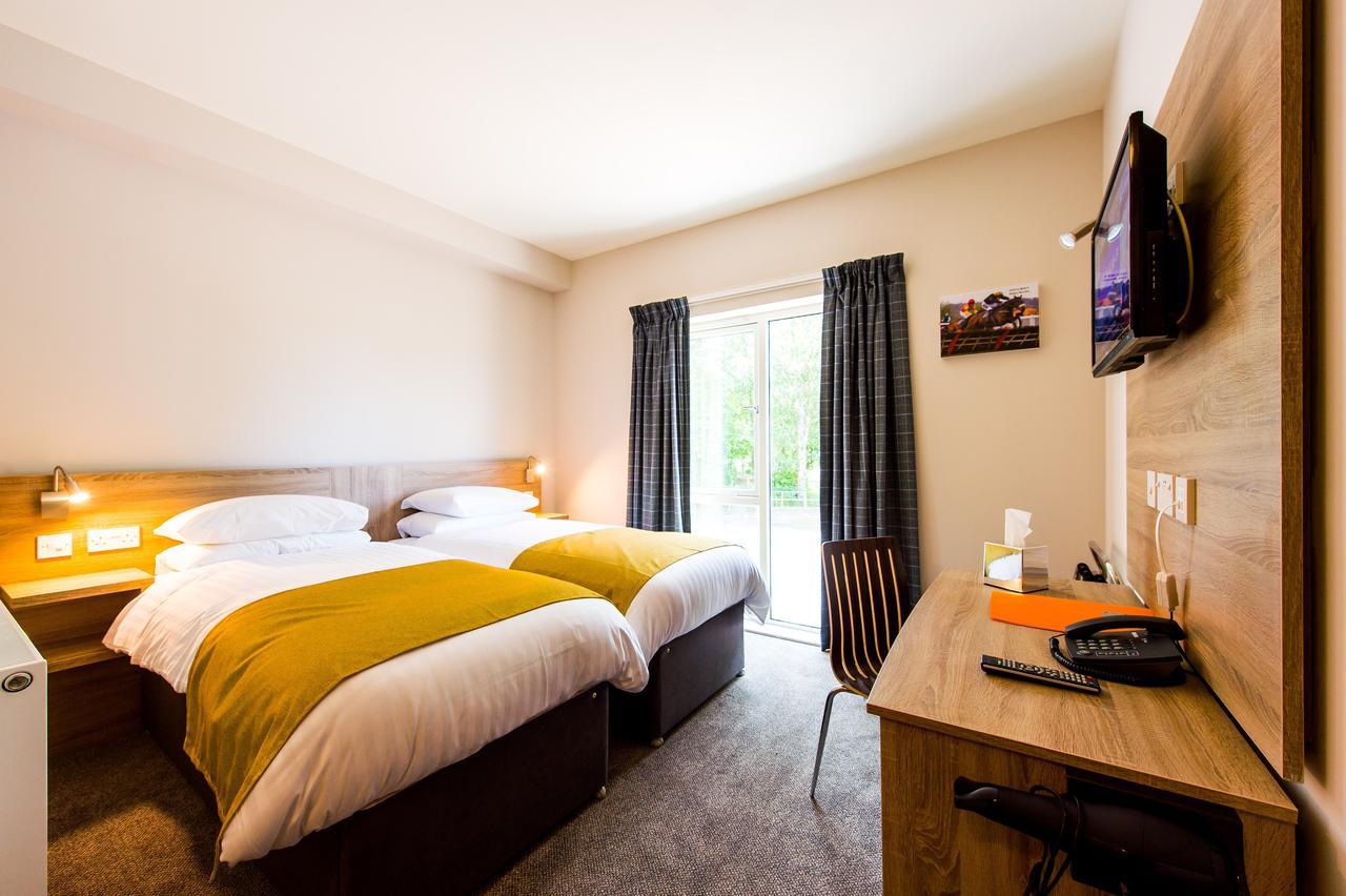 The Lodge At Perth Racecourse Экстерьер фото