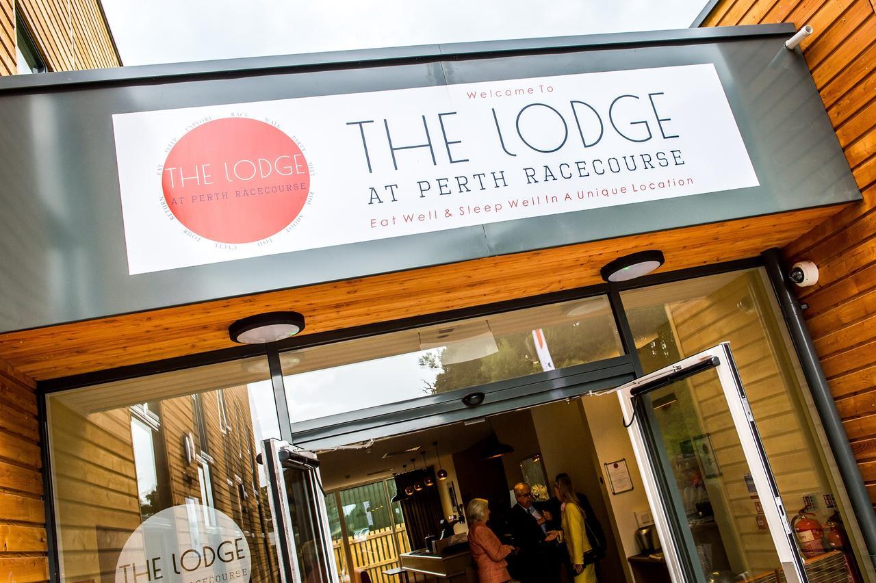 The Lodge At Perth Racecourse Экстерьер фото